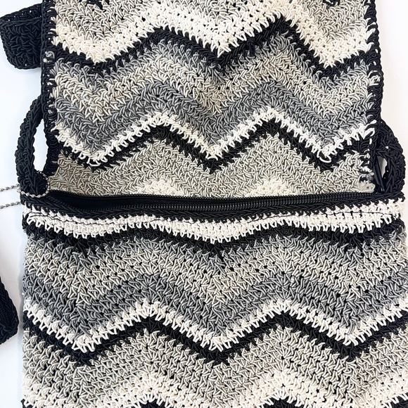 Crossbody Bag for Women Black and White Chevron Pattern Frankie & Johnnie - Picture 7 of 11